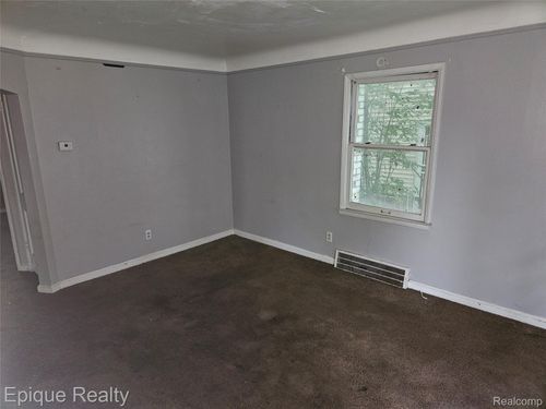 12450 Lansdowne St, Detroit, MI, 48224-1079 | Card Image