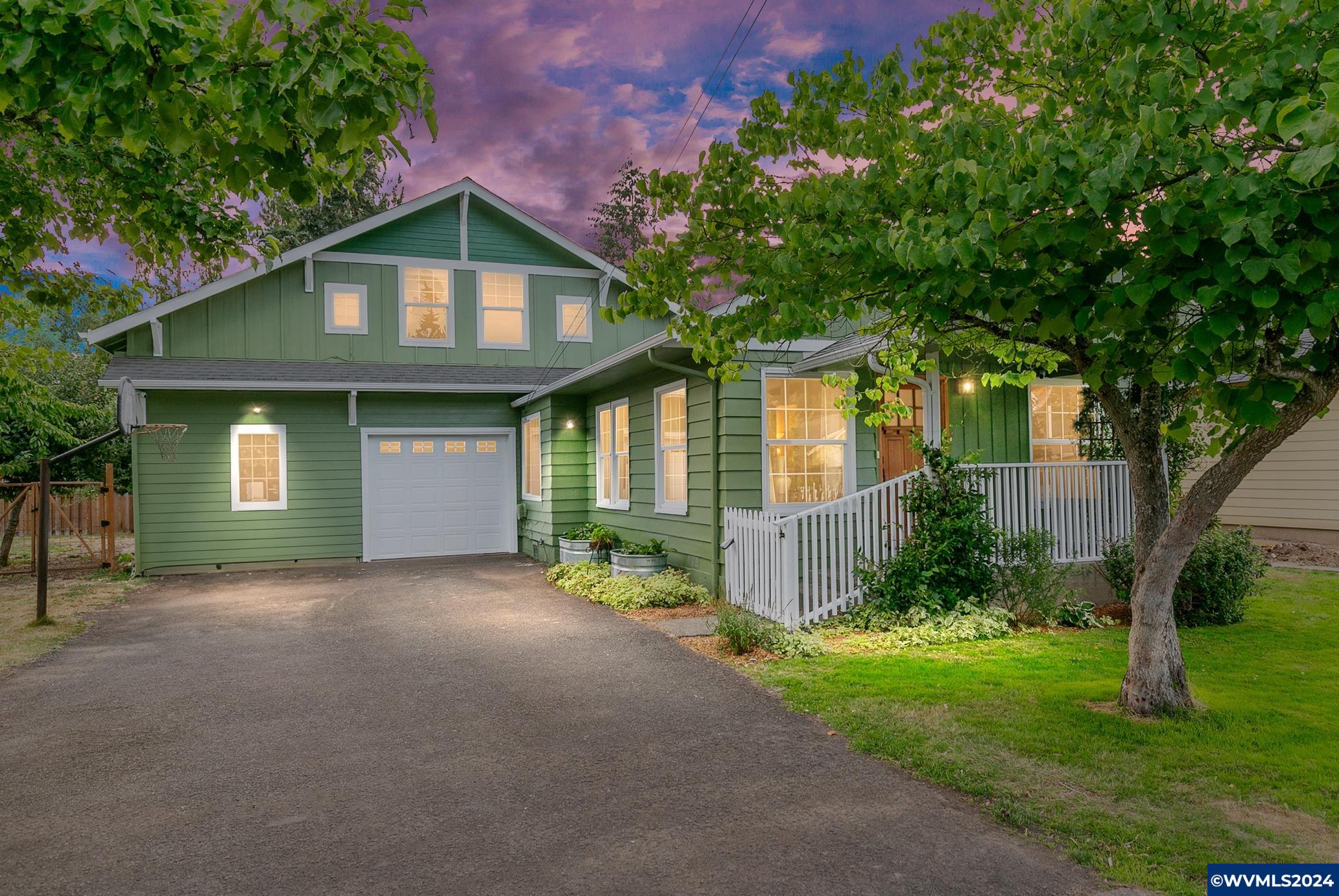 Cedarwood Ave, Mcminnville, OR 97128
