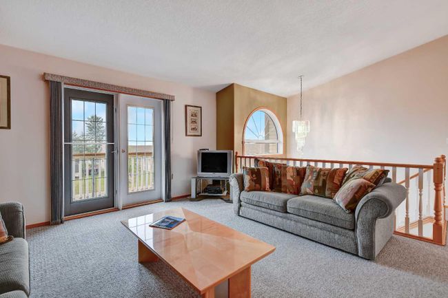 10900 Grande Avenue, Home with 4 bedrooms, 3 bathrooms and null parking in Grande Cache AB | Image 2