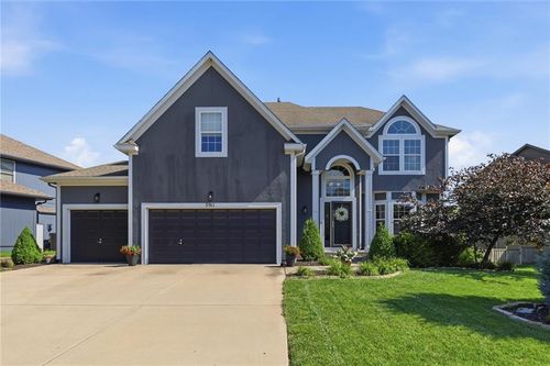 5911 Theden St, Shawnee, KS, 66218-7801 | Card Image