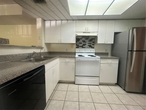 207-5011 Wiles Rd, Coconut Creek, FL, 33073-4203 | Card Image