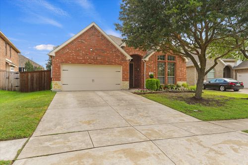320 Gotland Dr, Grand Prairie, TX, 75052-2567 | Card Image