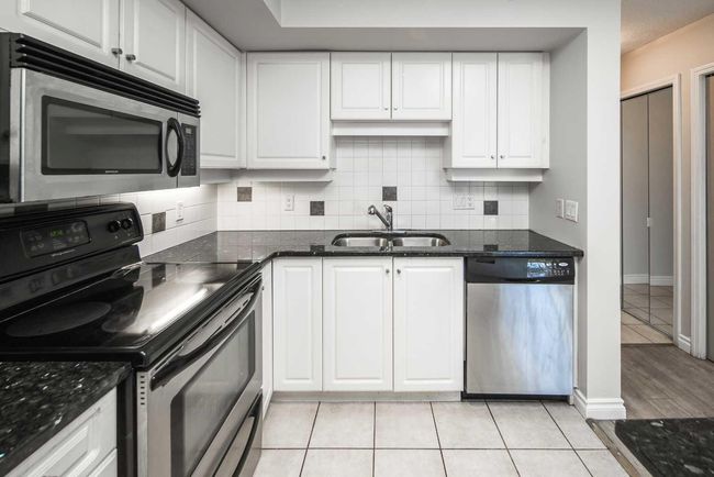 1305 - 650 10 St Sw, Condo with 2 bedrooms, 2 bathrooms and 1 parking in Calgary AB | Image 9
