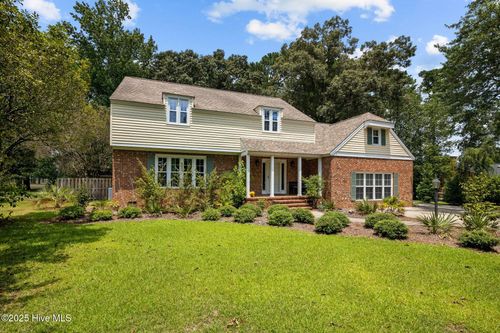 327 Plantation Dr, New Bern, NC, 28562-9506 | Card Image