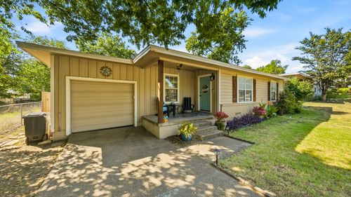 1305 S Lamar St, Weatherford, TX, 76086-5155 | Card Image