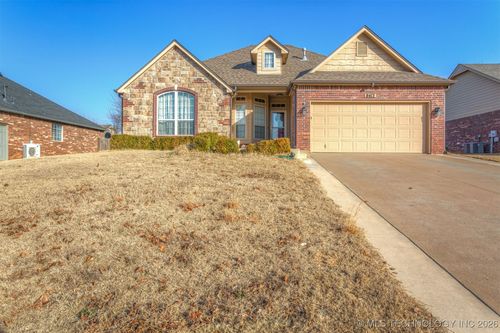 8412 Lansing St, Broken Arrow, OK, 74014-7404 | Card Image