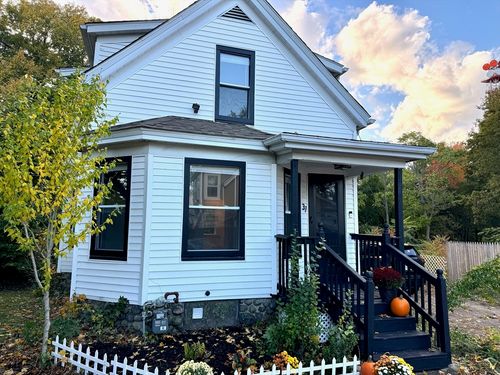 37 Hunt St, Brockton, MA, 02302-2746 | Card Image