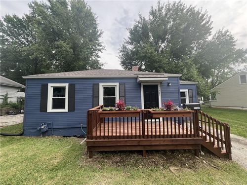 11301 E 39th Ter S, Independence, MO, 64052-2401 | Card Image