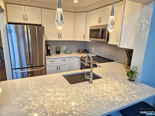 22-5-22 Maple Cres, Vernon, NJ, 07462-3231 | Card Image