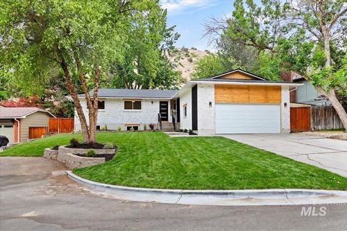 5927 N Collister Dr, Boise, ID, 83703-3832 | Card Image