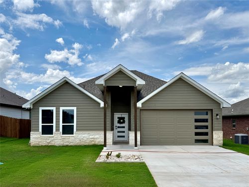 2302 Forest Hill Ln, Granbury, TX, 76048-6490 | Card Image