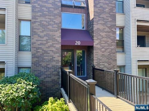 20 River Rd, Nutley, NJ, 07110-3436 | Card Image