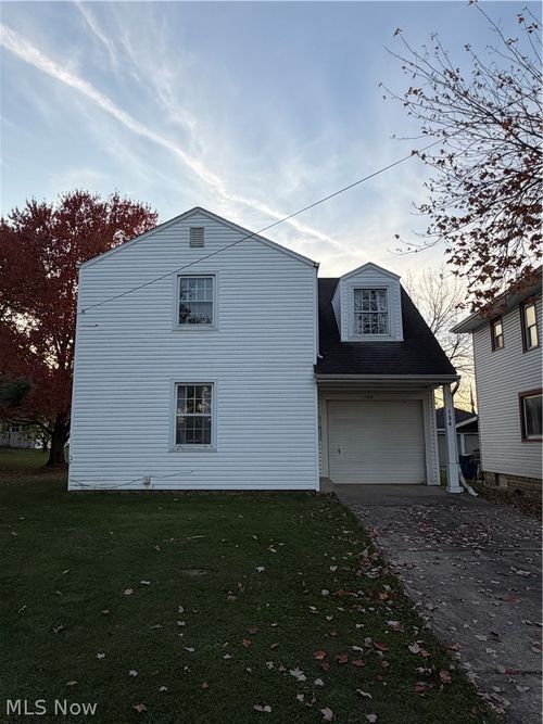 104 Stewart St, Hubbard, OH, 44425-1719 | Card Image