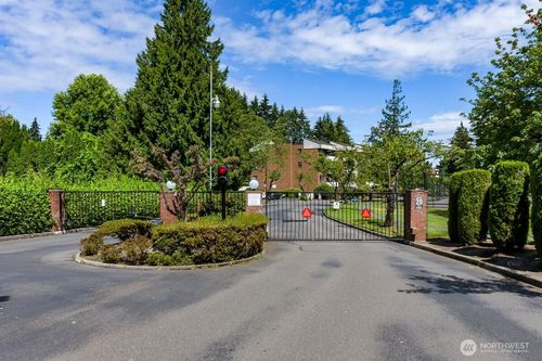 t9-10830 Glen Acres Dr S, Seattle, WA, 98168-1557 | Card Image