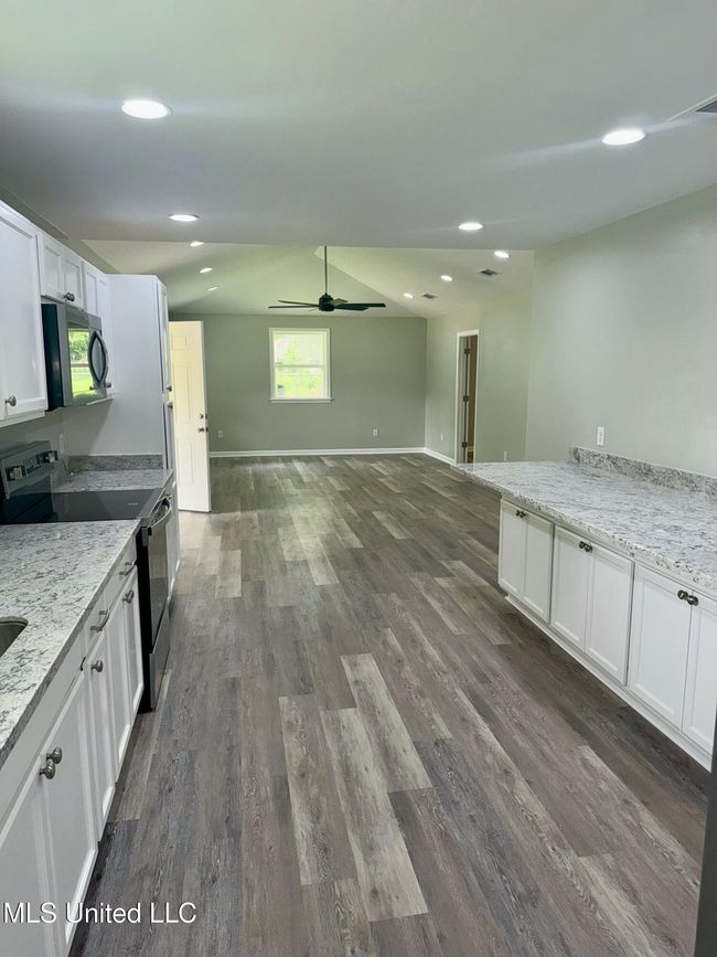 Kitchen Angle 1 | Image 7