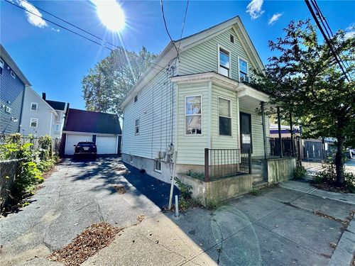 142 Houston St, Providence, RI, 02905-1811 | Card Image