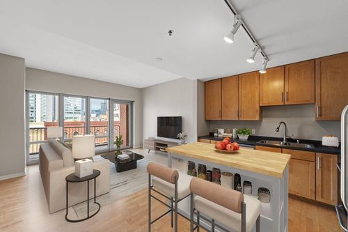 apt-404-929 Portland Ave, Minneapolis, MN, 55404-1235 | Card Image