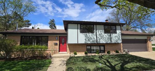 700 Florence Dr, Park Ridge, IL, 60068-2104 | Card Image