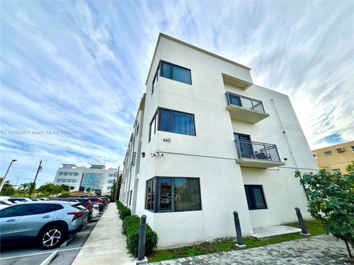 apt-103-440 E 27th St, Hialeah, FL, 33013-3629 | Card Image