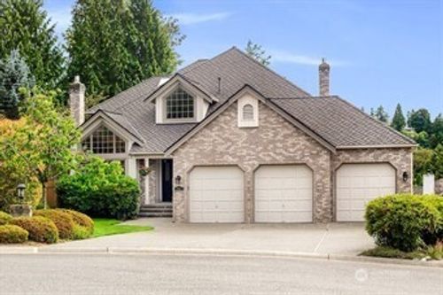 7811 146th Pl Se, Newcastle, WA, 98059-3266 | Card Image