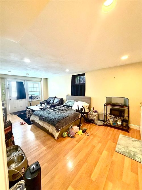 g-252 Mason Ter, Brookline, MA, 02446 | Card Image