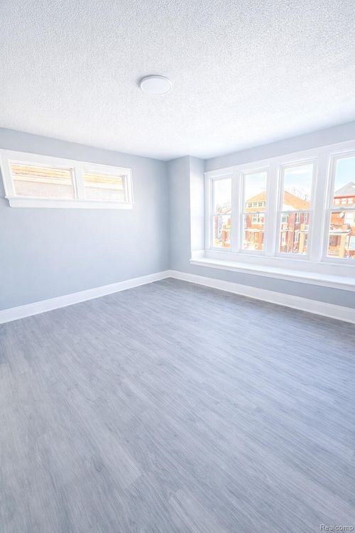 1415 W Euclid St, Detroit, MI, 48206-2412 | Card Image