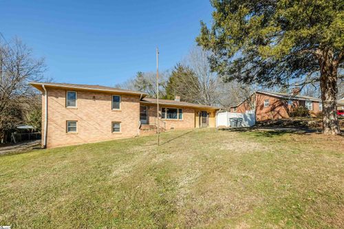 16 Tasha Dr, Pelzer, SC, 29669-1122 | Card Image