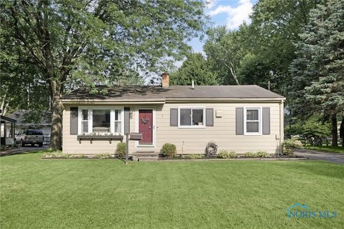 2 Orchard Dr, Waterville, OH, 43566-1013 | Card Image