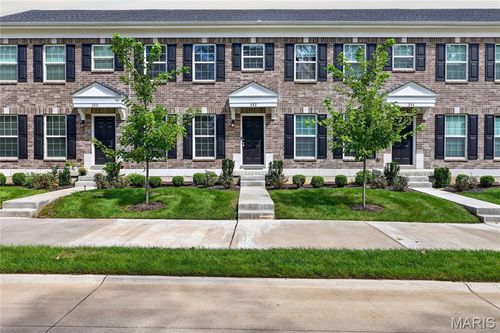 352 Fall Harvest Pkwy, Wentzville, MO, 63385-6026 | Card Image