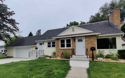 412 Martin St, Sun Prairie, WI, 53590-2233 | Card Image