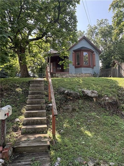 3270 Bell St, Kansas City, MO, 64111-3707 | Card Image