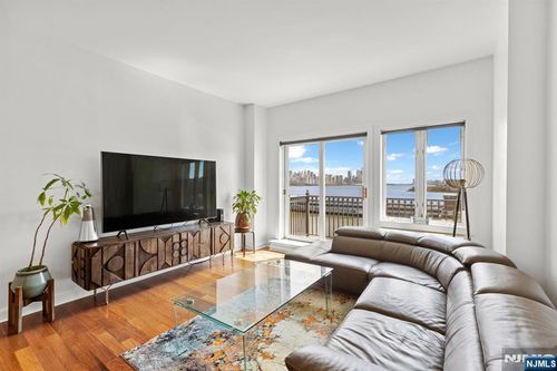 6503 City Pl, Edgewater, NJ, 07020-3178 | Card Image