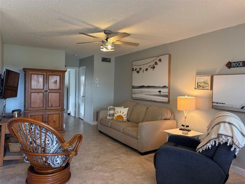 203-34 Pine Arbor Ln, VERO BEACH, FL, 32962-4695 | Card Image