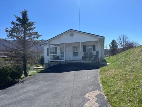 1799 Fincastle Tpke, Tazewell, VA, 24651-6176 | Card Image