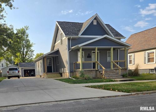 238 W Vine St, Canton, IL, 61520-1748 | Card Image