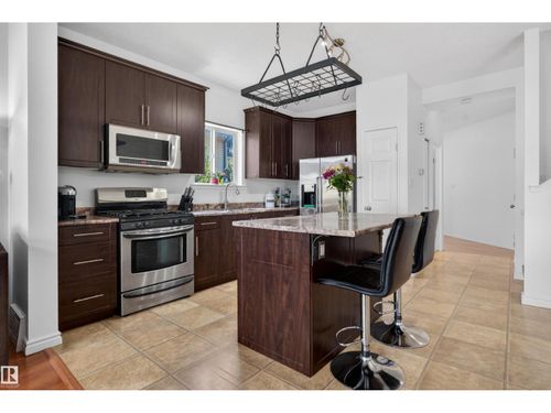 9014 166 Ave Nw, Edmonton, AB, T5Z3H5 | Card Image