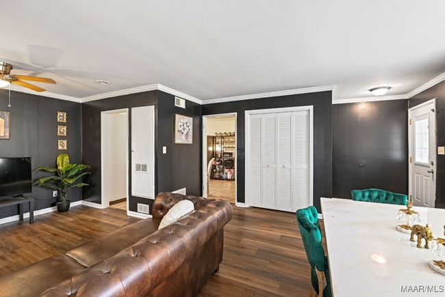 Living room view 3 | Image 5