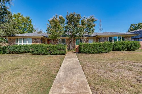 7739 Dentcrest Dr, Dallas, TX, 75254-8133 | Card Image