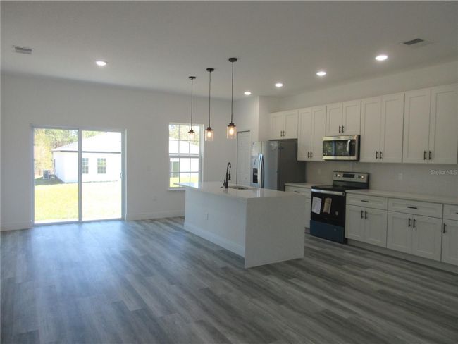6421 Sw 151 St Loop, House other with 4 bedrooms, 2 bathrooms and null parking in OCALA FL | Image 4