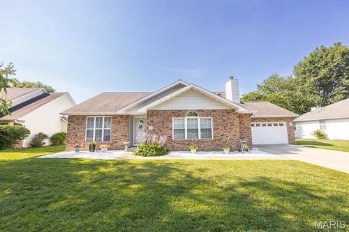 15 Michelle Dr, Mascoutah, IL, 62258-1341 | Card Image