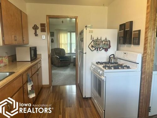 150 1st St Sw, Britt, IA, 50423-1553 | Card Image