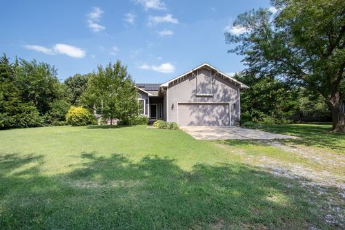 934 Lazy Creek Dr, Newton, KS, 67114-8909 | Card Image