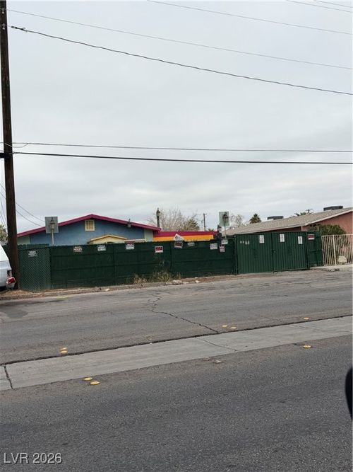 2999 Olive Street, Las Vegas, NV, 89104 | Card Image