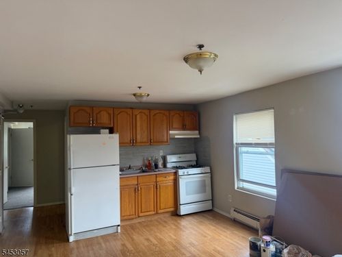 96 Walnut St, Nutley, NJ, 07110-2851 | Card Image