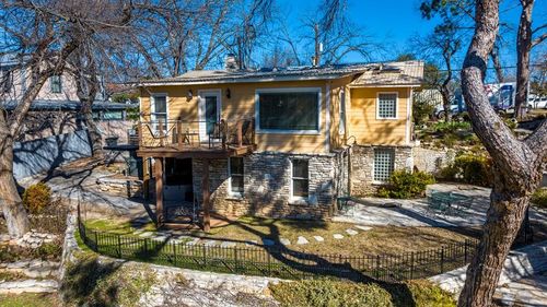 105 E Creek St, Fredericksburg, TX, 78624-4127 | Card Image