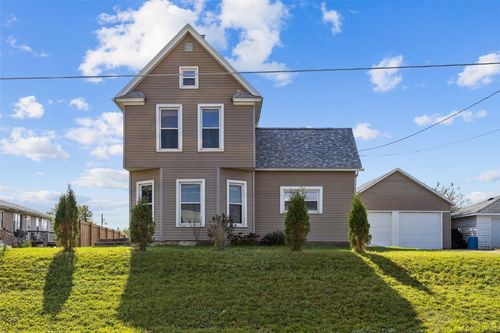 908 W 3rd St, Vinton, IA, 52349-1008 | Card Image