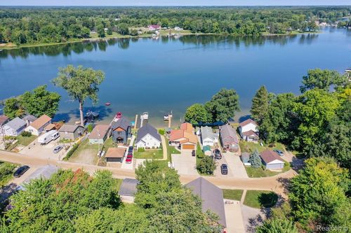 11036 Charles Dr, Byron, MI, 48418-9007 | Card Image