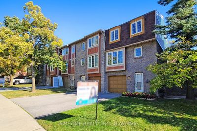 566 Sandhurst Cir, Condo with 3 bedrooms, 2 bathrooms and 2 parking in Scarborough ON | Image 2