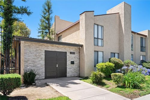 232-22038 Vanowen St, Woodland Hills, CA, 91303-2587 | Card Image