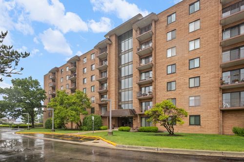 unit-310-1717 W Crystal Ln, Mount Prospect, IL, 60056-5453 | Card Image